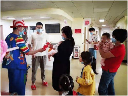 快樂(le)為王，晉江婦(fu)幼(you)這廂有(you)禮了——關(guan)愛婦(fu)幼(you)健(jian)康(kang)，禮品(pin)傳真(zhen)情(qing)